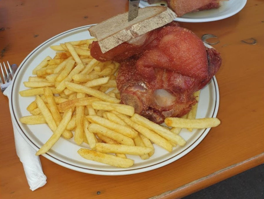 Biergarten Essen verschiedene Speisen