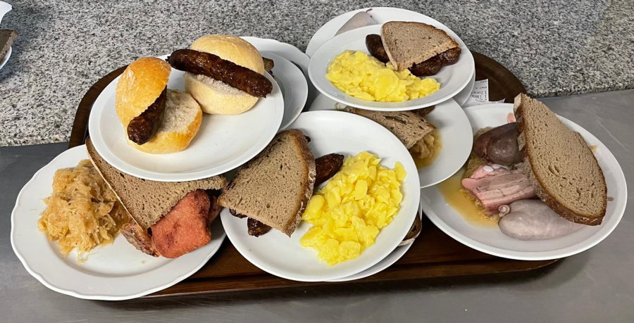 Biergarten Essen verschiedene Speisen