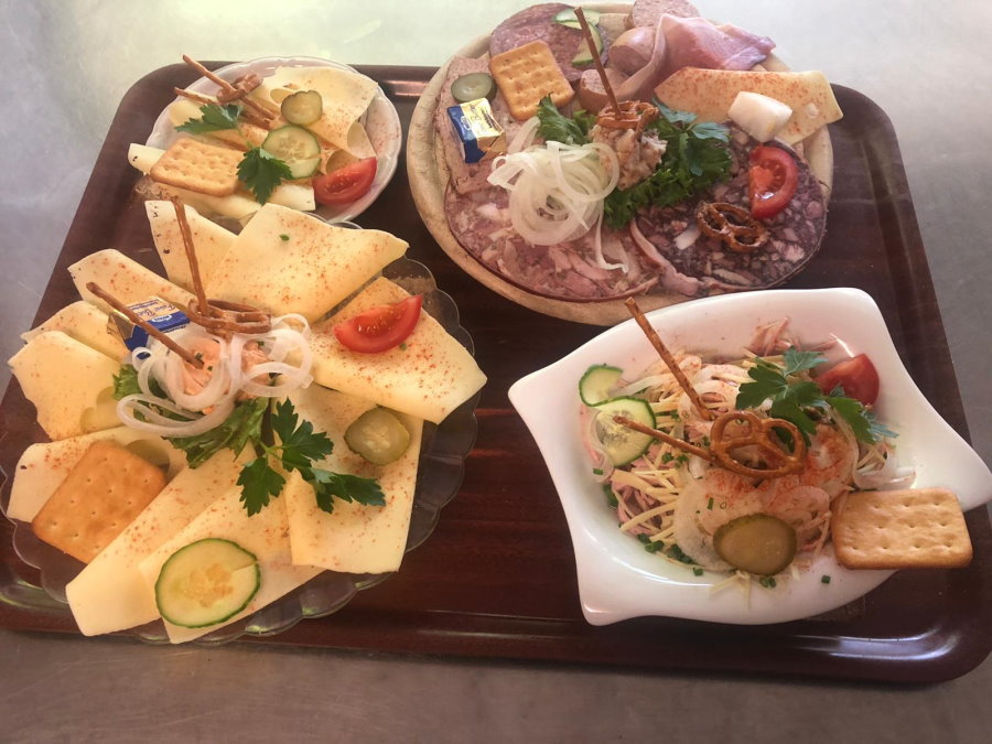 Biergarten Essen verschiedene Speisen